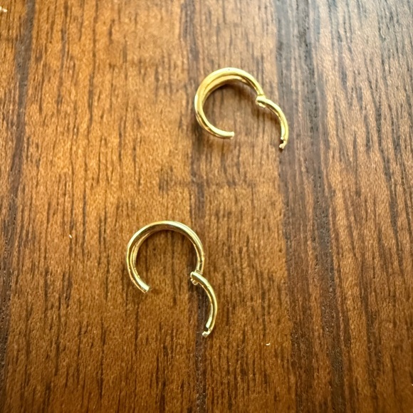 *Brand New* 14K Gold Clicker Hoop Earrings from Adornmonde - Picture 7 of 10